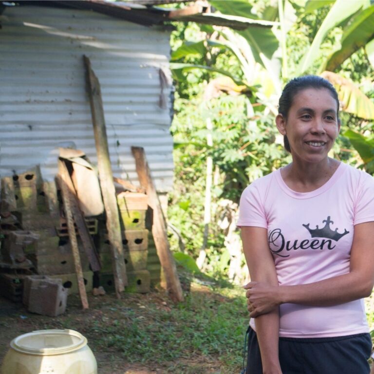señora en zona rural