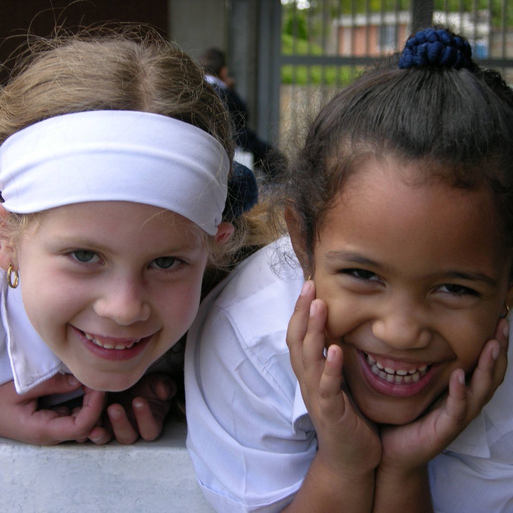 retrato de niñas sonriendo